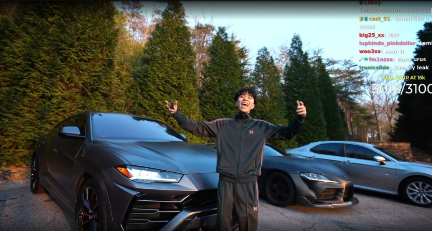 Ray生我夢看不到盡頭！Ray 50 萬鎂付現入手全新坐駕牛王跑旅 Lamborghini Urus！